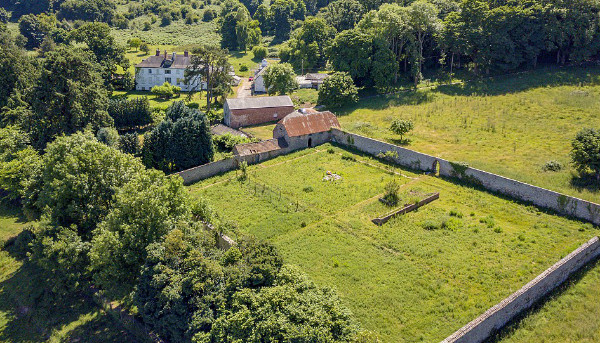 photo in grounds of chintamani retreat centre, mexico